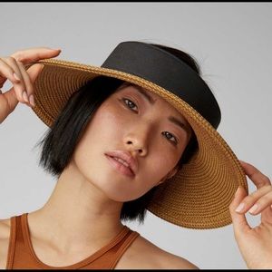 NWOT Eric Javits ‘Halo’ Hat